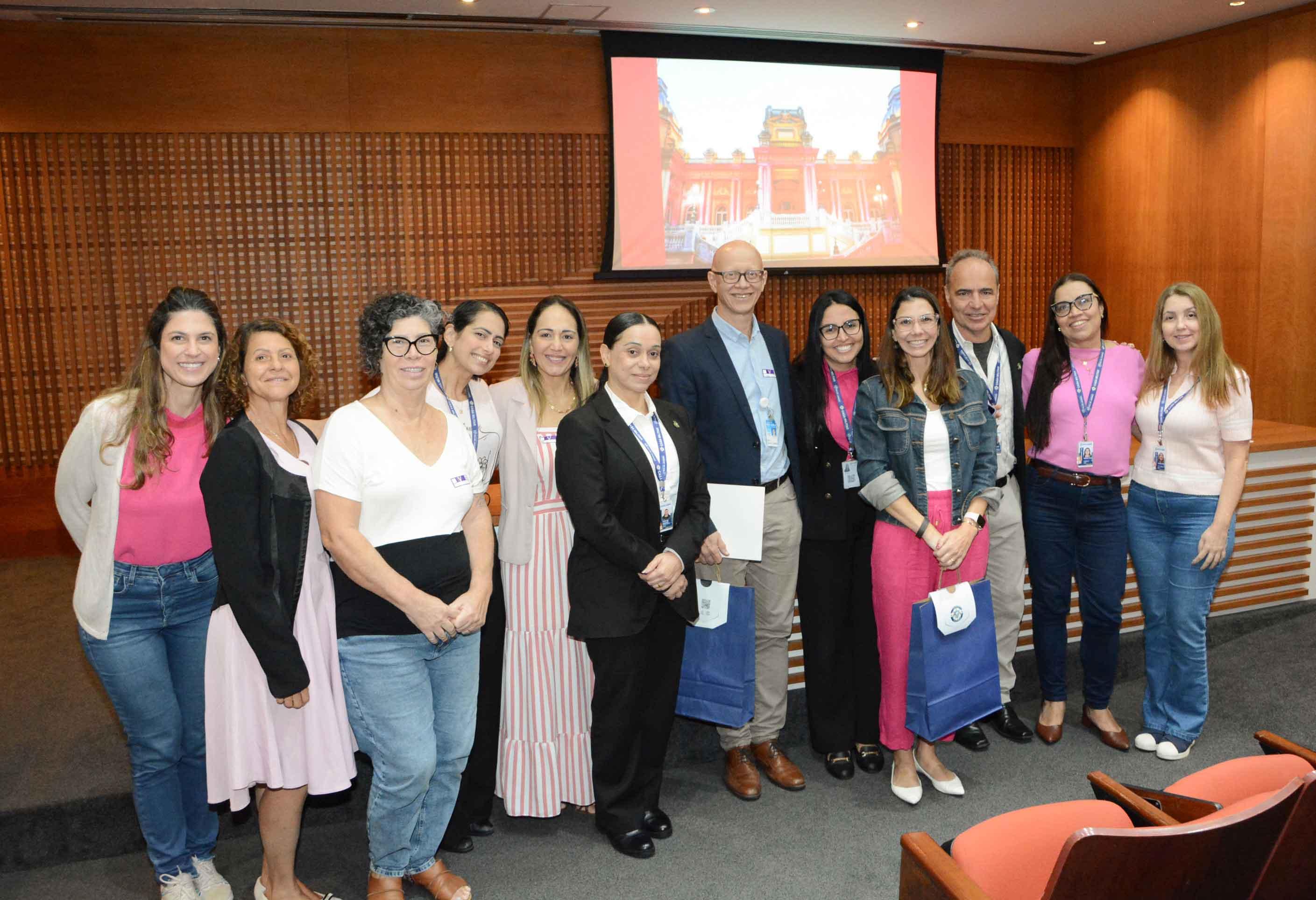 Casa Militar promove palestra sobre prevenção ao câncer de mama e valorização da saúde